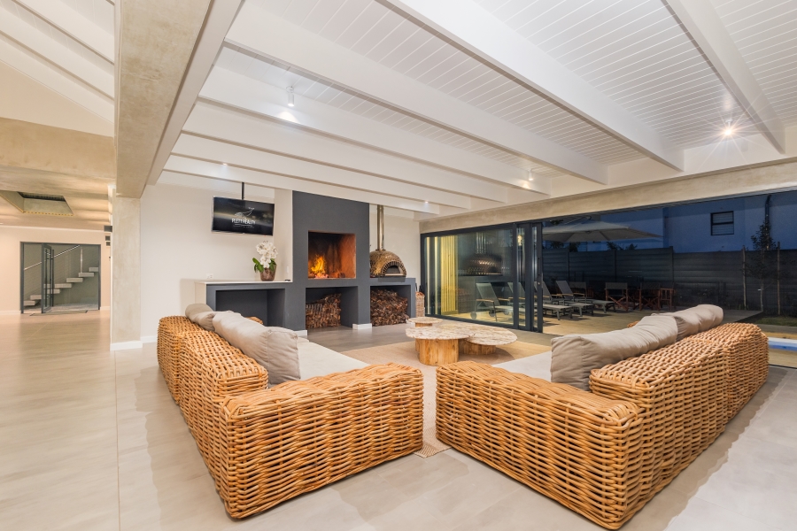 6 Bedroom Property for Sale in Brackenridge Western Cape